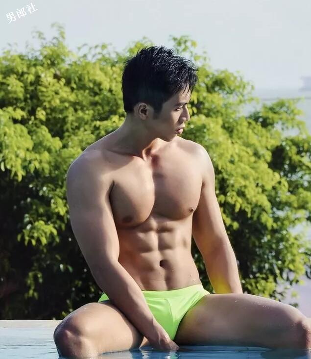 帅哥模特泳池写真集 - 51虹马
