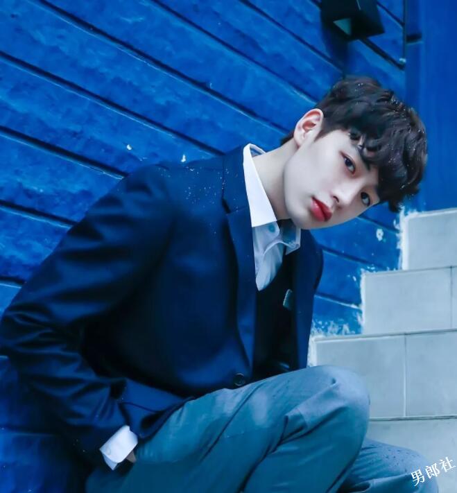 帅哥∣帅气有腹肌的篮球队长，果冻唇篮球小哥哥让你无法入睡！－－吴承焕 - 51虹马