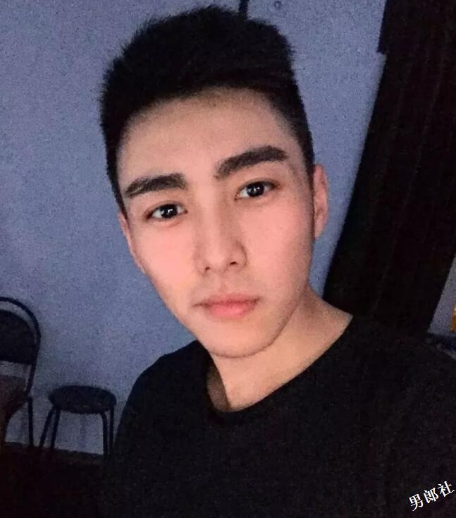 帅哥∣浓眉大眼帅气十足的小奶狗，又可爱又暖又皮的小哥哥！－－朱超艺 - 51虹马