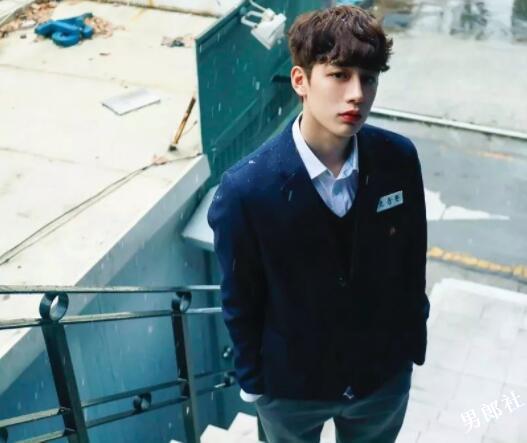 帅哥∣帅气有腹肌的篮球队长，果冻唇篮球小哥哥让你无法入睡！－－吴承焕 - 51虹马