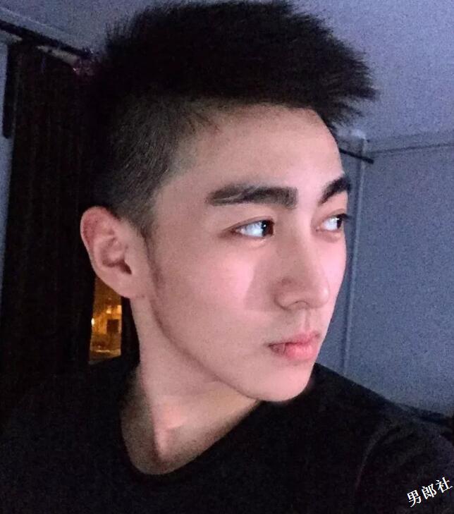 帅哥∣浓眉大眼帅气十足的小奶狗，又可爱又暖又皮的小哥哥！－－朱超艺 - 51虹马