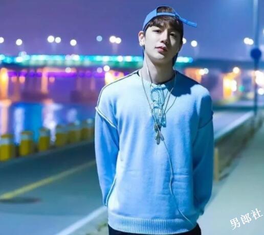 帅哥∣帅气有腹肌的篮球队长，果冻唇篮球小哥哥让你无法入睡！－－吴承焕 - 51虹马