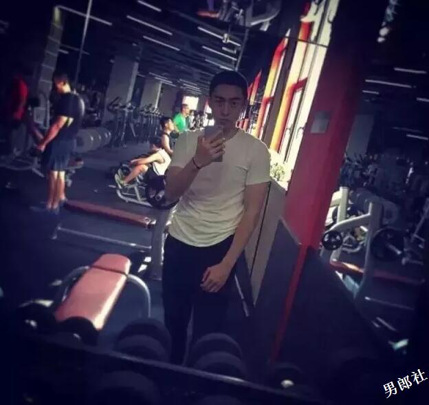 帅哥∣浓眉大眼帅气十足的小奶狗，又可爱又暖又皮的小哥哥！－－朱超艺 - 51虹马