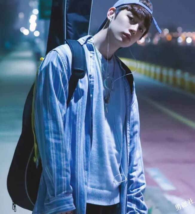 帅哥∣帅气有腹肌的篮球队长，果冻唇篮球小哥哥让你无法入睡！－－吴承焕 - 51虹马