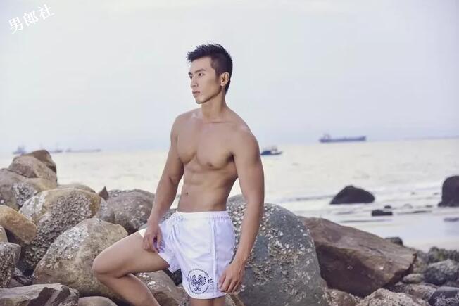 帅哥模特泳池写真集 - 51虹马