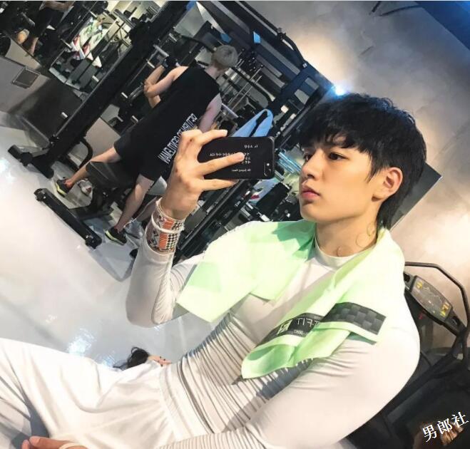 帅哥∣帅气有腹肌的篮球队长,果冻唇篮球小哥哥让你无法入睡!--吴承焕 - 51虹马 帅哥∣帅气有腹肌的篮球队长,果冻唇篮球小哥哥让你无法入睡!--吴承焕 - 51虹马