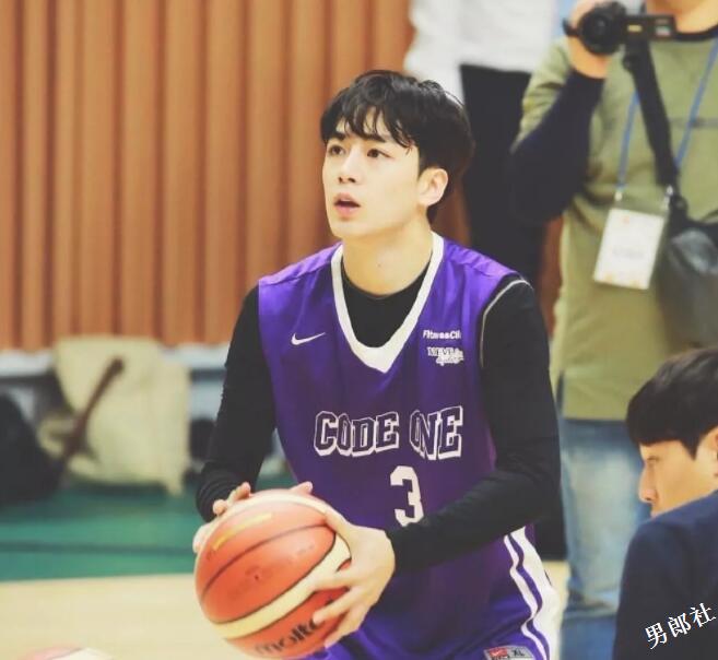 帅哥∣帅气有腹肌的篮球队长,果冻唇篮球小哥哥让你无法入睡!--吴承焕 - 51虹马 帅哥∣帅气有腹肌的篮球队长,果冻唇篮球小哥哥让你无法入睡!--吴承焕 - 51虹马