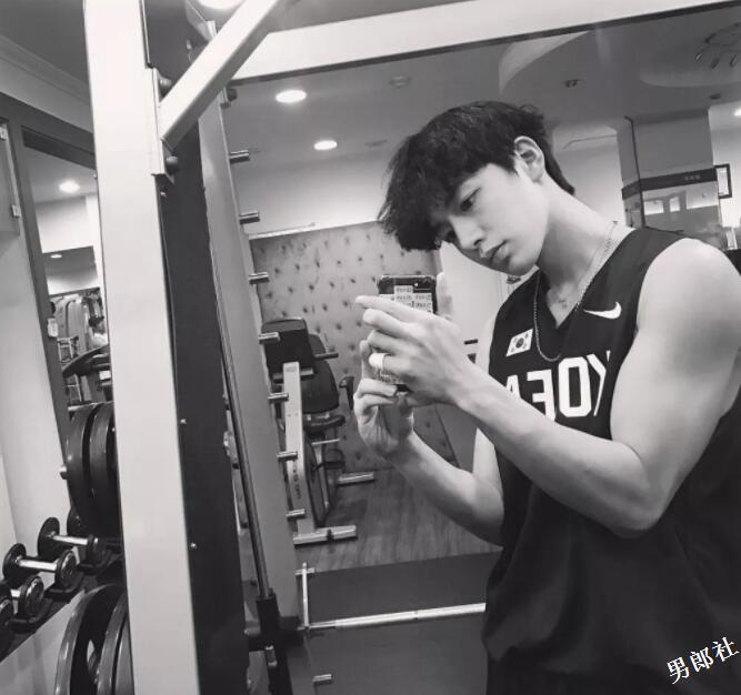 帅哥∣帅气有腹肌的篮球队长，果冻唇篮球小哥哥让你无法入睡！－－吴承焕 - 51虹马