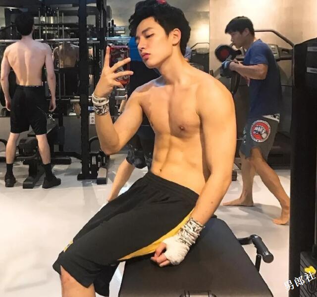 帅哥∣帅气有腹肌的篮球队长,果冻唇篮球小哥哥让你无法入睡!--吴承焕 - 51虹马 帅哥∣帅气有腹肌的篮球队长,果冻唇篮球小哥哥让你无法入睡!--吴承焕 - 51虹马