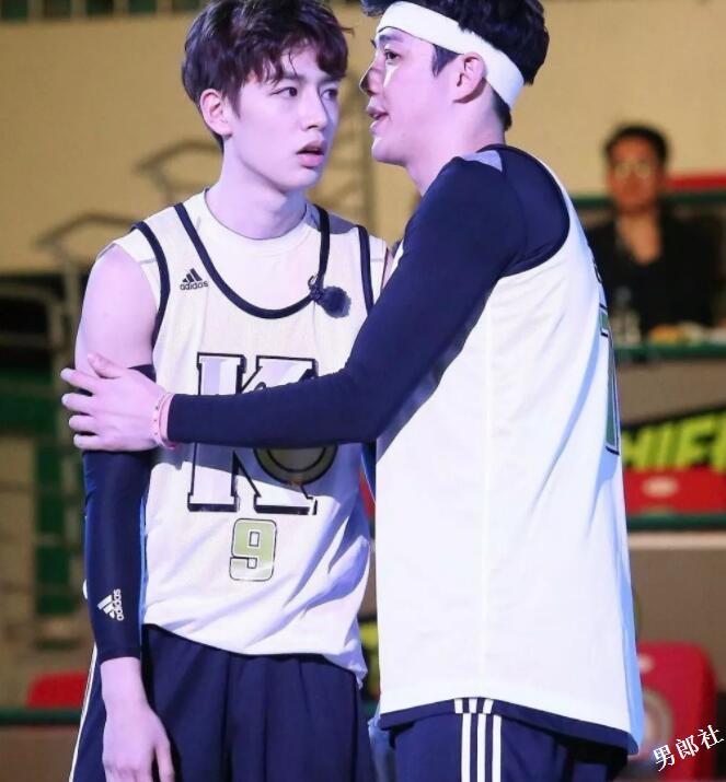 帅哥∣帅气有腹肌的篮球队长,果冻唇篮球小哥哥让你无法入睡!--吴承焕 - 51虹马 帅哥∣帅气有腹肌的篮球队长,果冻唇篮球小哥哥让你无法入睡!--吴承焕 - 51虹马