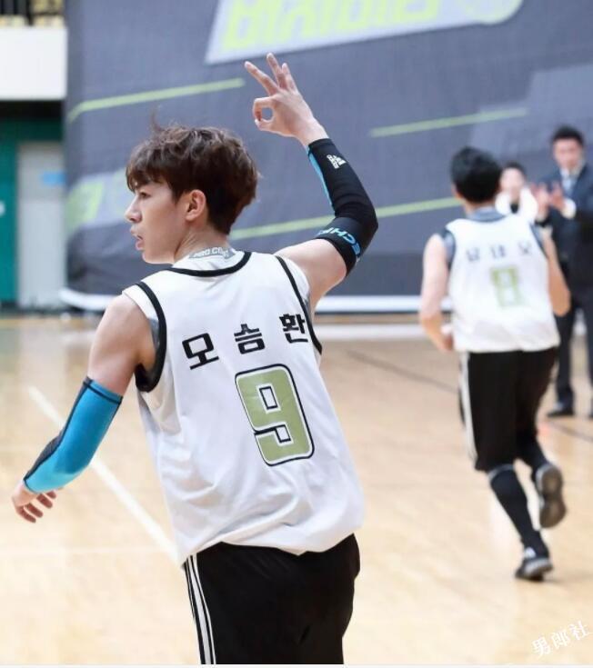 帅哥∣帅气有腹肌的篮球队长，果冻唇篮球小哥哥让你无法入睡！－－吴承焕 - 51虹马