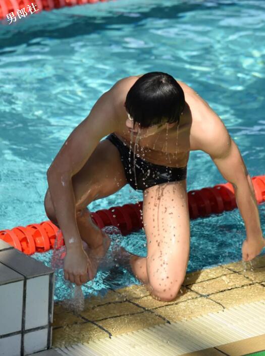私拍游泳帅哥们出浴瞬间···· - 51虹马