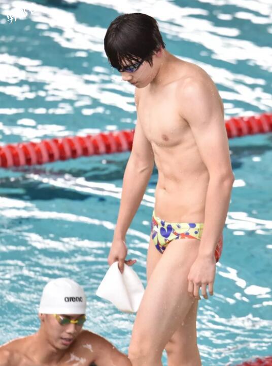 私拍游泳帅哥们出浴瞬间···· - 51虹马