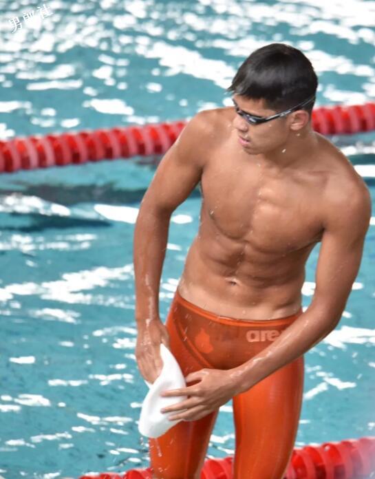 私拍游泳帅哥们出浴瞬间···· - 51虹马