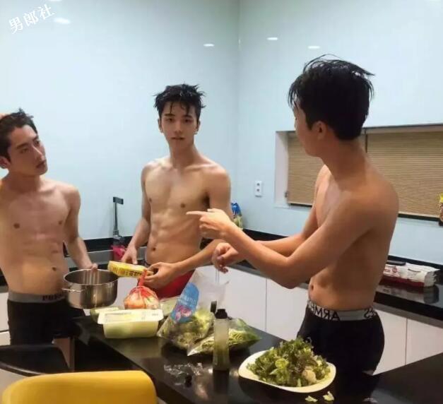 私拍游泳帅哥们出浴瞬间···· - 51虹马