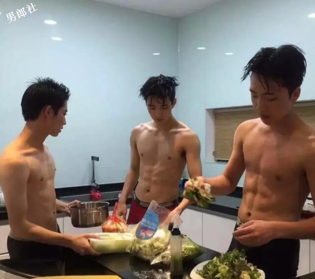 私拍游泳帅哥们出浴瞬间···· - 51虹马