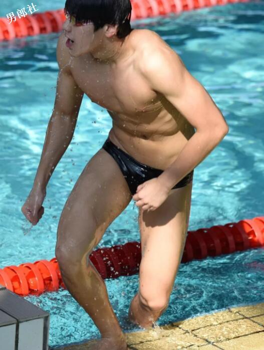 私拍游泳帅哥们出浴瞬间···· - 51虹马