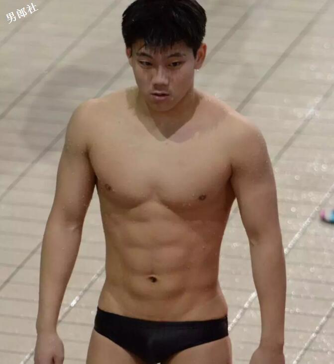 私拍游泳帅哥们出浴瞬间···· - 51虹马