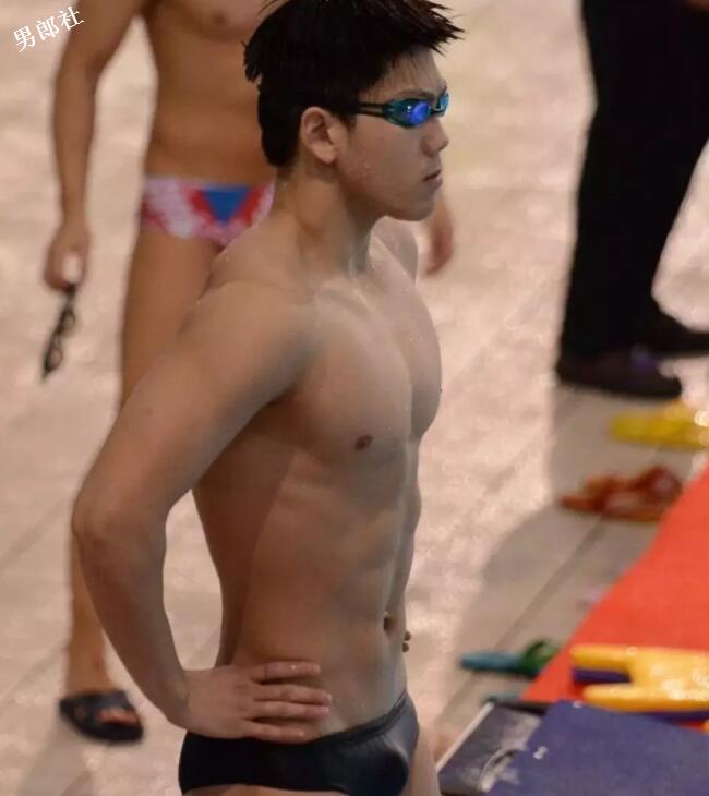 私拍游泳帅哥们出浴瞬间···· - 51虹马