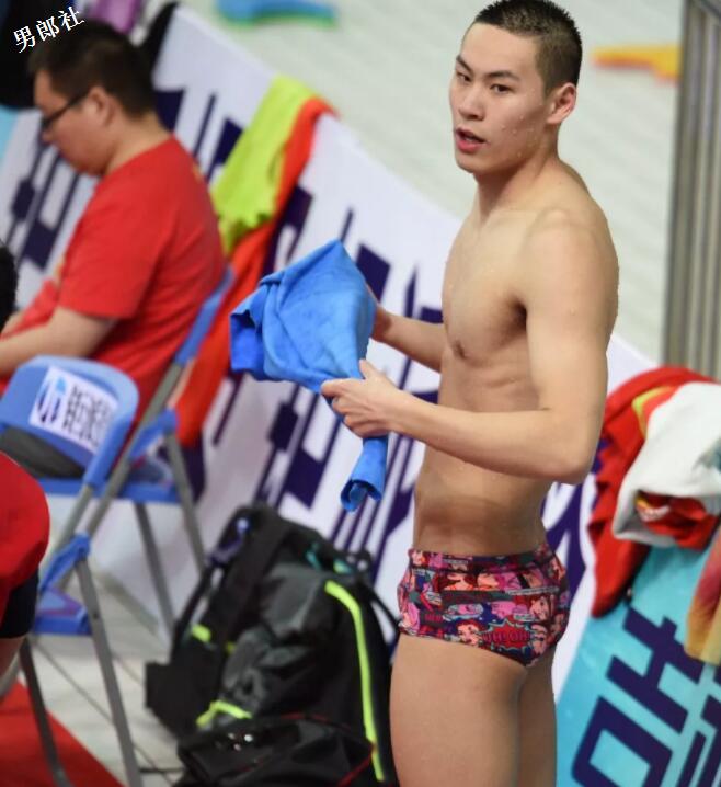 私拍游泳帅哥们出浴瞬间···· - 51虹马