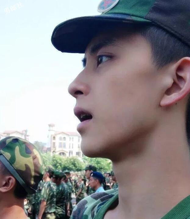 帅哥∣干净舒朗的帅气少年，看一眼就心动的男孩子！ - 51虹马