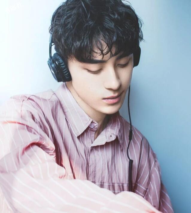 帅哥∣干净舒朗的帅气少年，看一眼就心动的男孩子！ - 51虹马