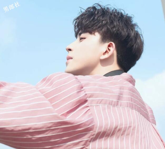 帅哥∣干净舒朗的帅气少年，看一眼就心动的男孩子！ - 51虹马