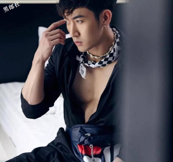 看点∣帅气空少被“壁.咚”,肌肉天菜小狼狗攻气满满! - 51虹马 看点∣帅气空少被“壁.咚”,肌肉天菜小狼狗攻气满满! - 51虹马