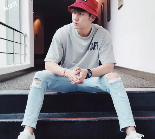 看点∣帅气空少被“壁.咚”，肌肉天菜小狼狗攻气满满！ - 51虹马