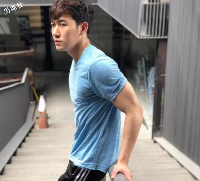 看点∣帅气空少被“壁.咚”,肌肉天菜小狼狗攻气满满! - 51虹马 看点∣帅气空少被“壁.咚”,肌肉天菜小狼狗攻气满满! - 51虹马