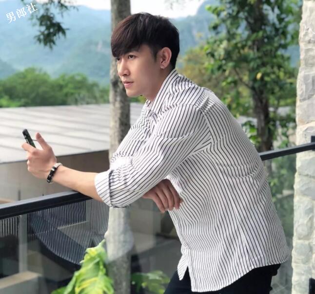 看点∣帅气空少被“壁.咚”，肌肉天菜小狼狗攻气满满！ - 51虹马