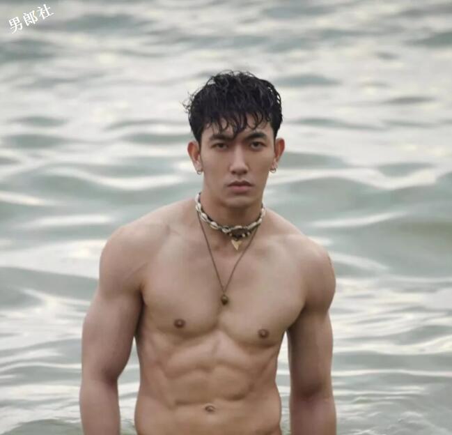 看点∣帅气空少被“壁.咚”，肌肉天菜小狼狗攻气满满！ - 51虹马