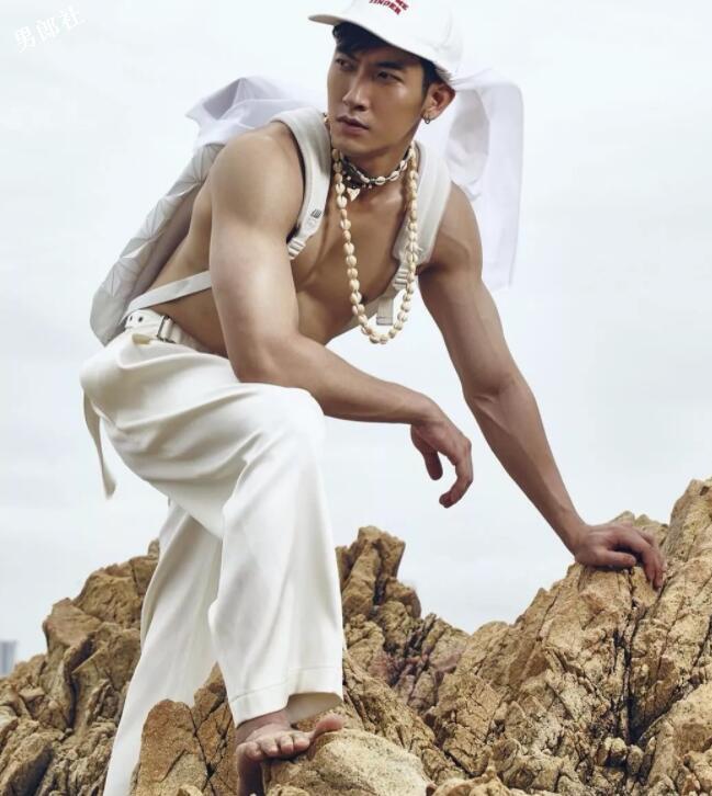 看点∣帅气空少被“壁.咚”，肌肉天菜小狼狗攻气满满！ - 51虹马