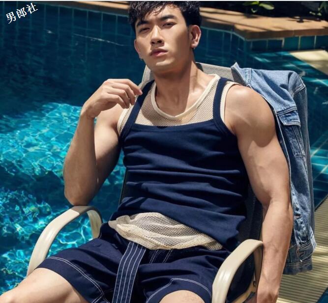 看点∣帅气空少被“壁.咚”，肌肉天菜小狼狗攻气满满！ - 51虹马