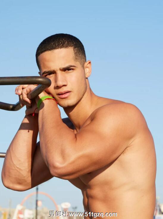 男版维密现场公狗腰男模脱裤，心机上位？ - 51虹马