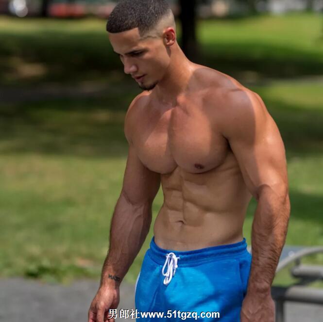 男版维密现场公狗腰男模脱裤，心机上位？ - 51虹马