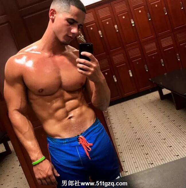 男版维密现场公狗腰男模脱裤，心机上位？ - 51虹马