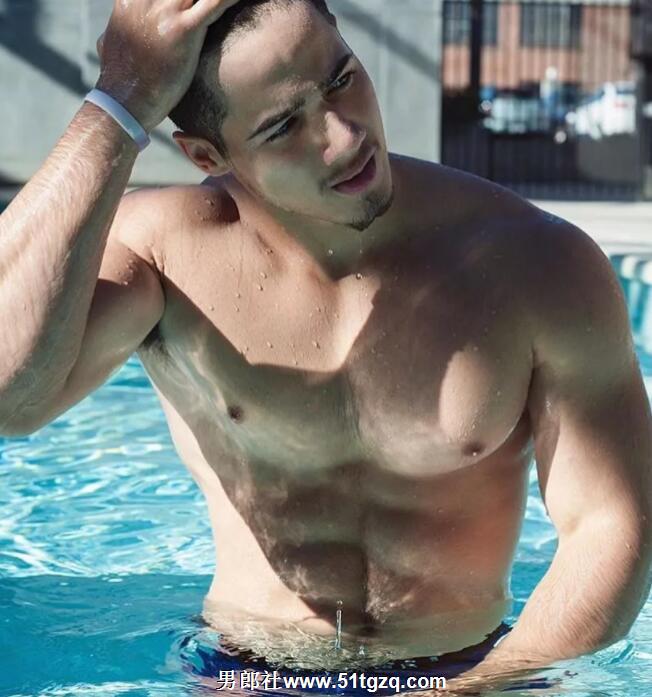 男版维密现场公狗腰男模脱裤，心机上位？ - 51虹马