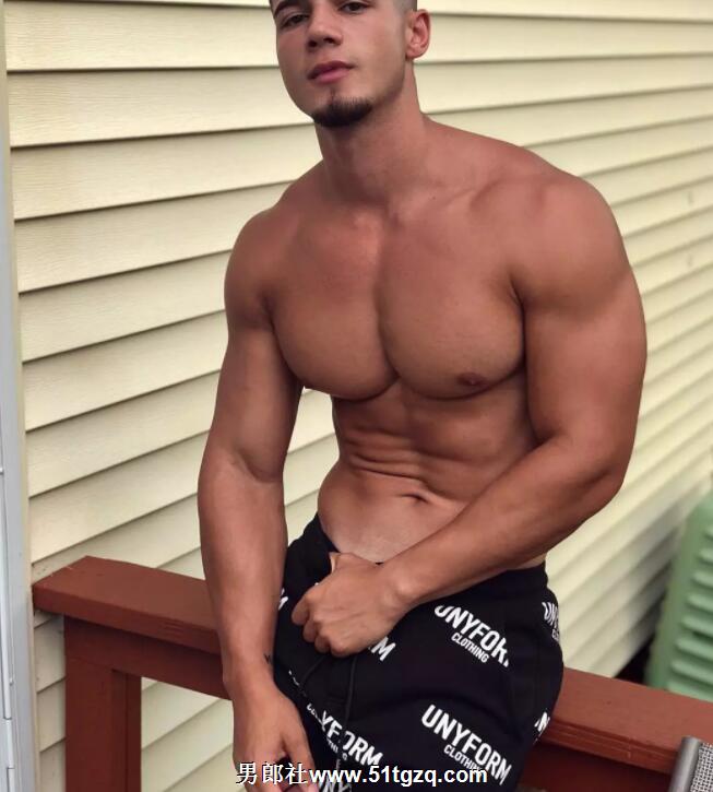 男版维密现场公狗腰男模脱裤，心机上位？ - 51虹马