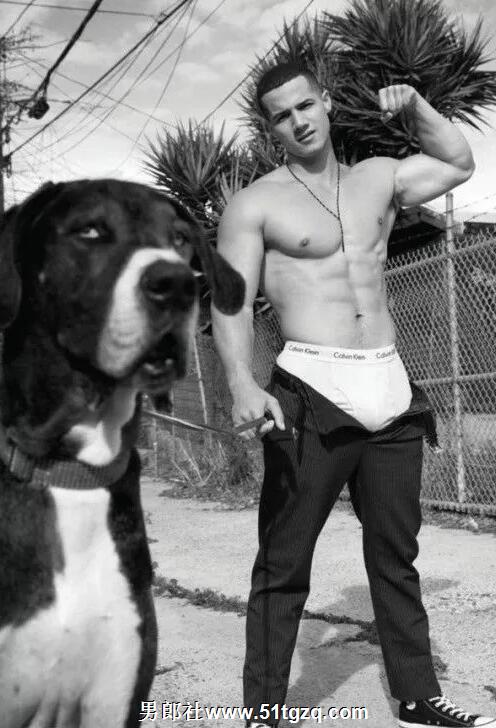 男版维密现场公狗腰男模脱裤，心机上位？ - 51虹马