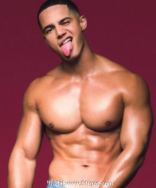 男版维密现场公狗腰男模脱裤，心机上位？ - 51虹马