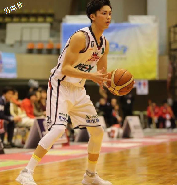 校篮球队体育生被曝曾下海拍片，黑历史被扒 - 51虹马