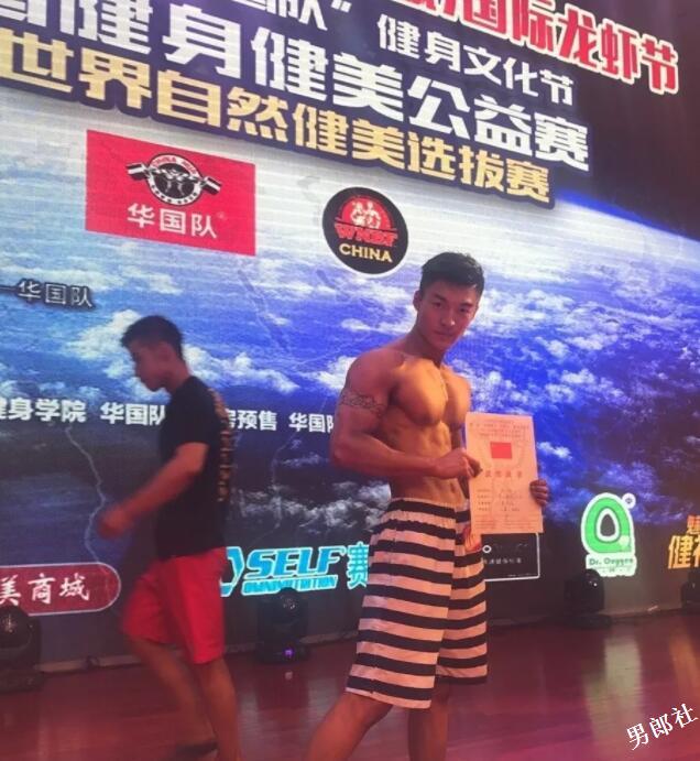 看点∣被按住堵嘴又掀衣!健身筋肉小狼狗,颜值能打身材扛造! - 51虹马 看点∣被按住堵嘴又掀衣!健身筋肉小狼狗,颜值能打身材扛造! - 51虹马