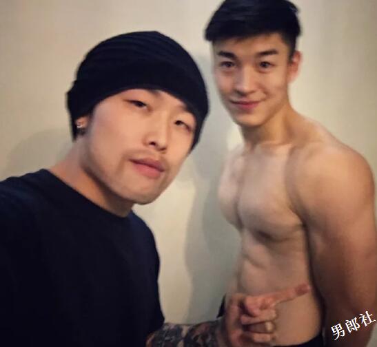 看点∣被按住堵嘴又掀衣!健身筋肉小狼狗,颜值能打身材扛造! - 51虹马 看点∣被按住堵嘴又掀衣!健身筋肉小狼狗,颜值能打身材扛造! - 51虹马