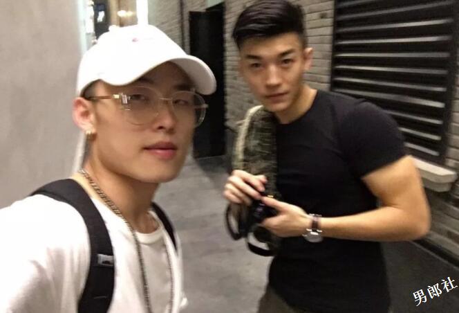 看点∣被按住堵嘴又掀衣！健身筋肉小狼狗，颜值能打身材扛造！ - 51虹马