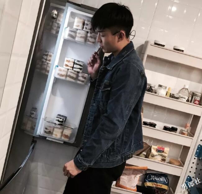 看点∣被按住堵嘴又掀衣!健身筋肉小狼狗,颜值能打身材扛造! - 51虹马 看点∣被按住堵嘴又掀衣!健身筋肉小狼狗,颜值能打身材扛造! - 51虹马