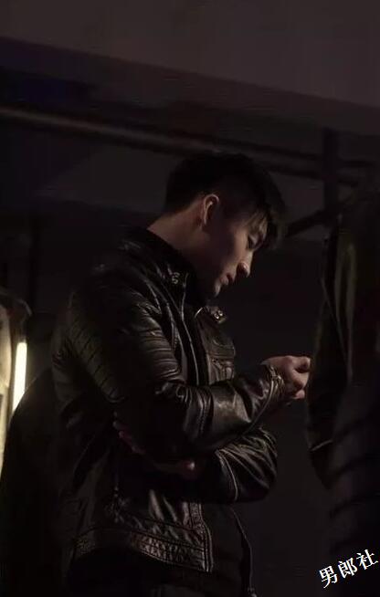 看点∣被按住堵嘴又掀衣!健身筋肉小狼狗,颜值能打身材扛造! - 51虹马 看点∣被按住堵嘴又掀衣!健身筋肉小狼狗,颜值能打身材扛造! - 51虹马