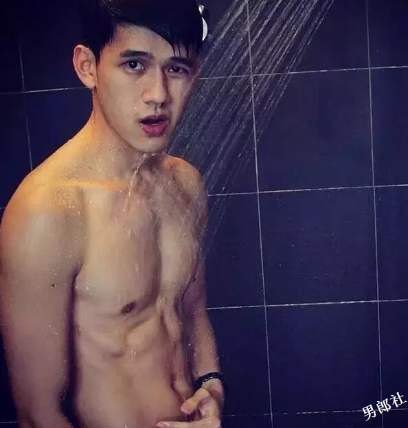 野性小狼狗撞脸昊然老公?泳池边小泳裤藏凶器? - 51虹马 野性小狼狗撞脸昊然老公?泳池边小泳裤藏凶器? - 51虹马