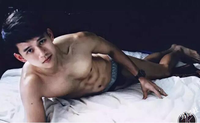 野性小狼狗撞脸昊然老公？泳池边小泳裤藏凶器？ - 51虹马