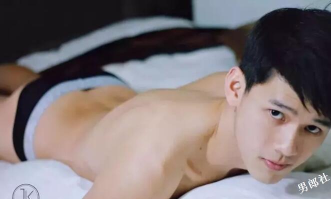 野性小狼狗撞脸昊然老公?泳池边小泳裤藏凶器? - 51虹马 野性小狼狗撞脸昊然老公?泳池边小泳裤藏凶器? - 51虹马